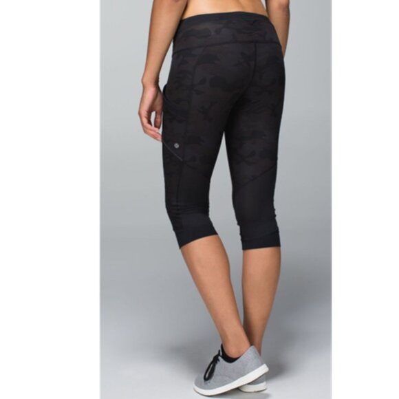 Lululemon Run For Fun Crop *Camo *Full-On Luxtreme - Picture 3 of 16